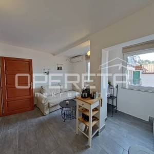 TRIBUNJ poluotok, dvoetažni stan 45 m² 