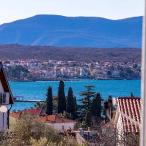 Trosoban stan samo 200 metara od mora, Malinska