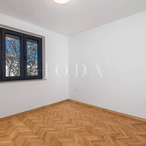 Trosoban stan samo 200 metara od mora, Malinska