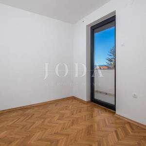 Trosoban stan samo 200 metara od mora, Malinska