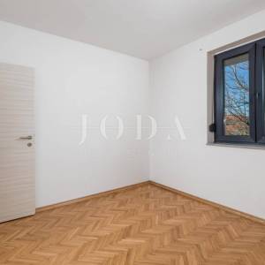 Trosoban stan samo 200 metara od mora, Malinska