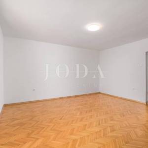 Trosoban stan samo 200 metara od mora, Malinska
