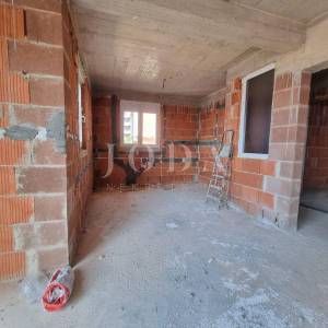 Trosoban stan u novogradnji sa predivnim pogledom na more