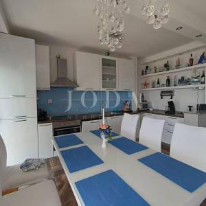 Trosobni stan s panoramskim pogledom