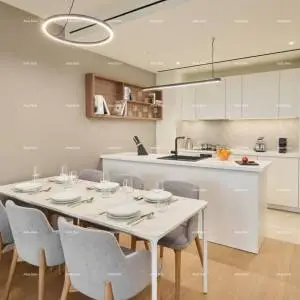 Umag. Alberi. Luksuzni resort s krovnim infinity bazenom!