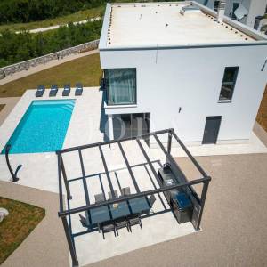 Vila s bazenom i pogledom na more 