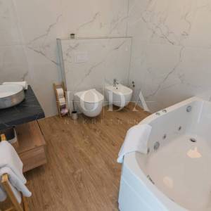 Vila s bazenom i pogledom na more 