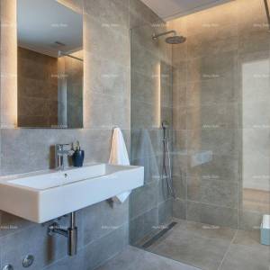 Vila sa 7 spavaćih soba! Bazen, sauna! Blizina grada fAŽANE.