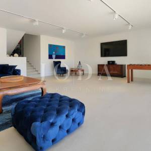 Villa s bazenom i pogledom na more