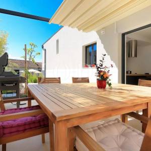 Villa s bazenom i pogledom na more