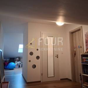 Viškovo, 93.95m2, dvoetažni 3s+db, lođa