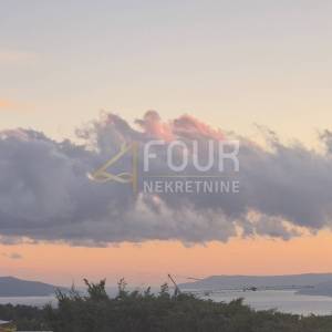 Viškovo, 93.95m2, dvoetažni 3s+db, lođa