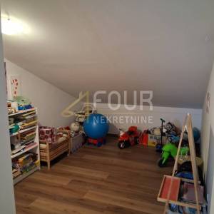 Viškovo, 93.95m2, dvoetažni 3s+db, lođa