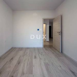 VIŠKOVO, CENTAR - 2S+DB u novogradnji s terasom i okućnicom od 180m2