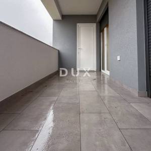 VIŠKOVO, CENTAR - 2S+DB u novogradnji s terasom i okućnicom od 180m2
