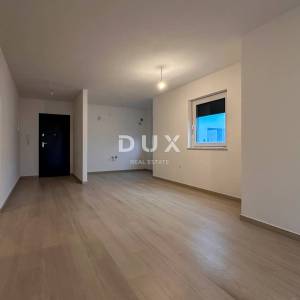 VIŠKOVO, CENTAR - 2S+DB u novogradnji s terasom i okućnicom od 180m2
