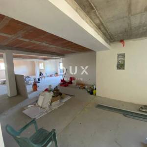 VIŠKOVO, STROGI CENTAR - poslovni prostor 240 m2 u NOVOGRADNJI + 8 parkirnih mjesta! PRILIKA!