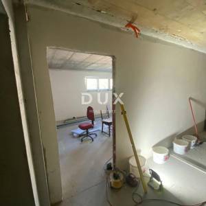 VIŠKOVO, STROGI CENTAR - poslovni prostor 240 m2 u NOVOGRADNJI + 8 parkirnih mjesta! PRILIKA!