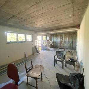 VIŠKOVO, STROGI CENTAR - poslovni prostor 240 m2 u NOVOGRADNJI + 8 parkirnih mjesta! PRILIKA!