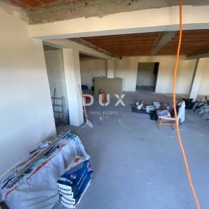 VIŠKOVO, STROGI CENTAR - poslovni prostor 240 m2 u NOVOGRADNJI + 8 parkirnih mjesta! PRILIKA!