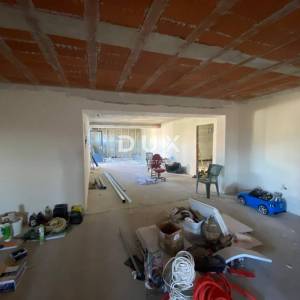 VIŠKOVO, STROGI CENTAR - poslovni prostor 240 m2 u NOVOGRADNJI + 8 parkirnih mjesta! PRILIKA!