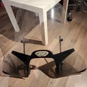 Vizir-Vjetrobran GIVI za Piaggio Beverly 300 i 350