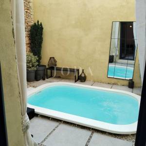 Vodnjan, prekrasna, dizajnerski renovirana kamena kuća 