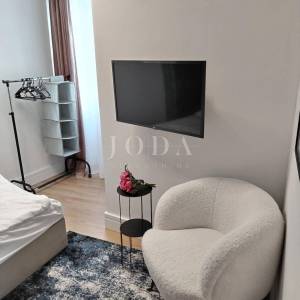 Vodnjan, prekrasna, dizajnerski renovirana kamena kuća 