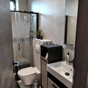 Vodnjan, prekrasna, dizajnerski renovirana kamena kuća 