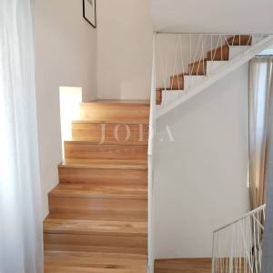 Vodnjan, prekrasna, dizajnerski renovirana kamena kuća 
