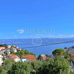 Vrbnik – građevinsko zemljište s pogledom na more 150.000 € 