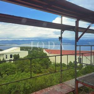 Vrbnik, novogradnja - stan s otvrenim pogledom na more