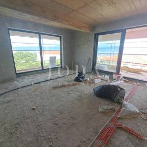 Vrbnik, novogradnja - stan s otvrenim pogledom na more
