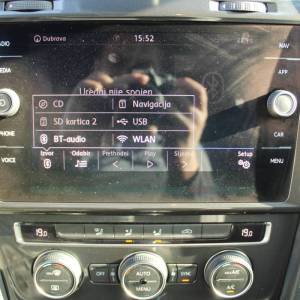 VW Golf VII Variant 1.6 TDi DSG *NAVIGACIJA*