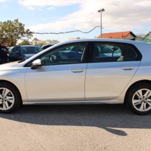 VW Golf VIII 2.0 TDi *LED, NAVIGACIJA, KAMERA*