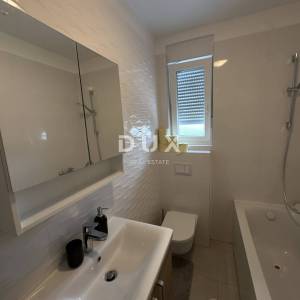 ZADAR, BILI BRIG - Stan (2S+DB) s krovnom terasom!