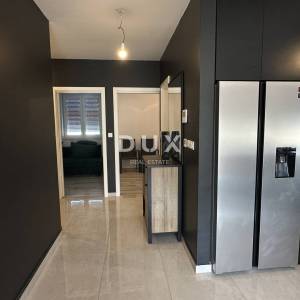 ZADAR, BILI BRIG - Stan (2S+DB) s krovnom terasom!