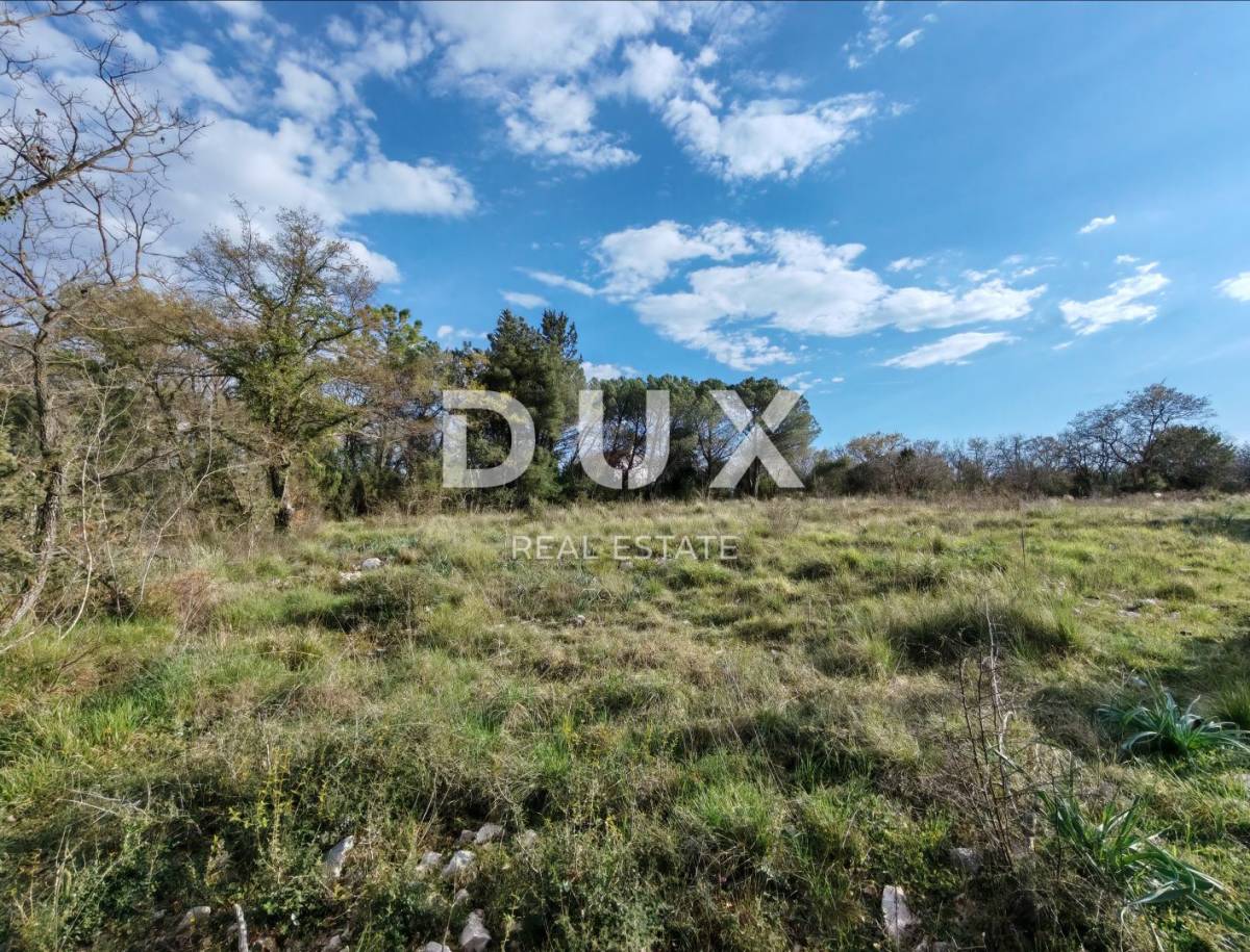 ZADAR, BRIŠEVO - Građevinsko zemljište u mirnom prirodnom okruženju! 753 m2! 85 €/m2!