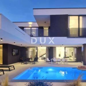 ZADAR, KOŽINO - Luksuzna vila s pogledom na more! Podno grijanje, dizalica topline, bazen...