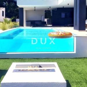 ZADAR, KOŽINO - Luksuzna vila s pogledom na more! Podno grijanje, dizalica topline, bazen...