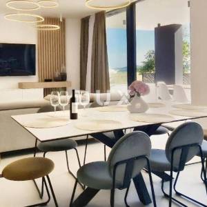 ZADAR, KOŽINO - Luksuzna vila s pogledom na more! Podno grijanje, dizalica topline, bazen...