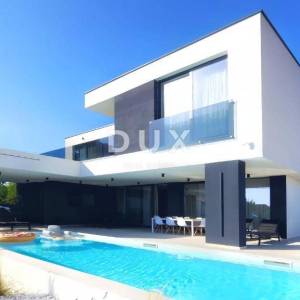 ZADAR, KOŽINO - Luksuzna vila s pogledom na more! Podno grijanje, dizalica topline, bazen...
