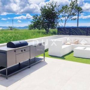 ZADAR, KOŽINO - Luksuzna vila s pogledom na more! Podno grijanje, dizalica topline, bazen...