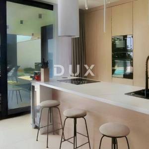 ZADAR, KOŽINO - Luksuzna vila s pogledom na more! Podno grijanje, dizalica topline, bazen...