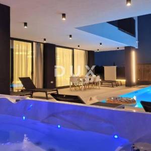 ZADAR, KOŽINO - Luksuzna vila s pogledom na more! Podno grijanje, dizalica topline, bazen...