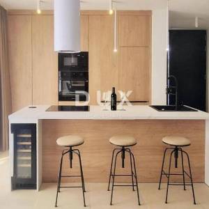 ZADAR, KOŽINO - Luksuzna vila s pogledom na more! Podno grijanje, dizalica topline, bazen...