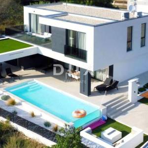 ZADAR, KOŽINO - Luksuzna vila s pogledom na more! Podno grijanje, dizalica topline, bazen...