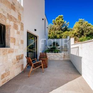Zadar, Mali Iž, samostojeća kuća s bazenom, 294m2
