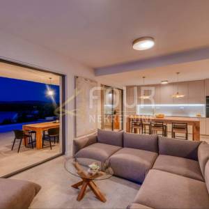 Zadar, Mali Iž, samostojeća kuća s bazenom, 294m2