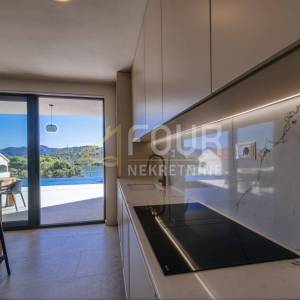 Zadar, Mali Iž, samostojeća kuća s bazenom, 294m2